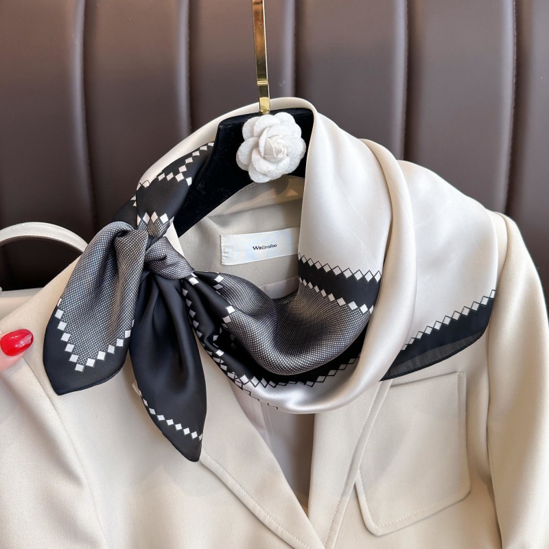 Foulard carré en soie motif ch - Women Bags For Office avis et prix